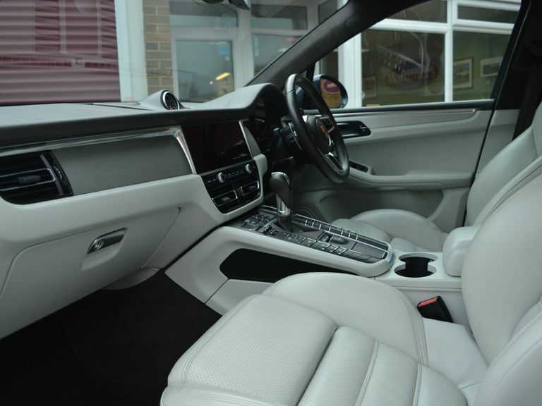 Porsche Macan Turbo Pdk LD69YMC Blue #4