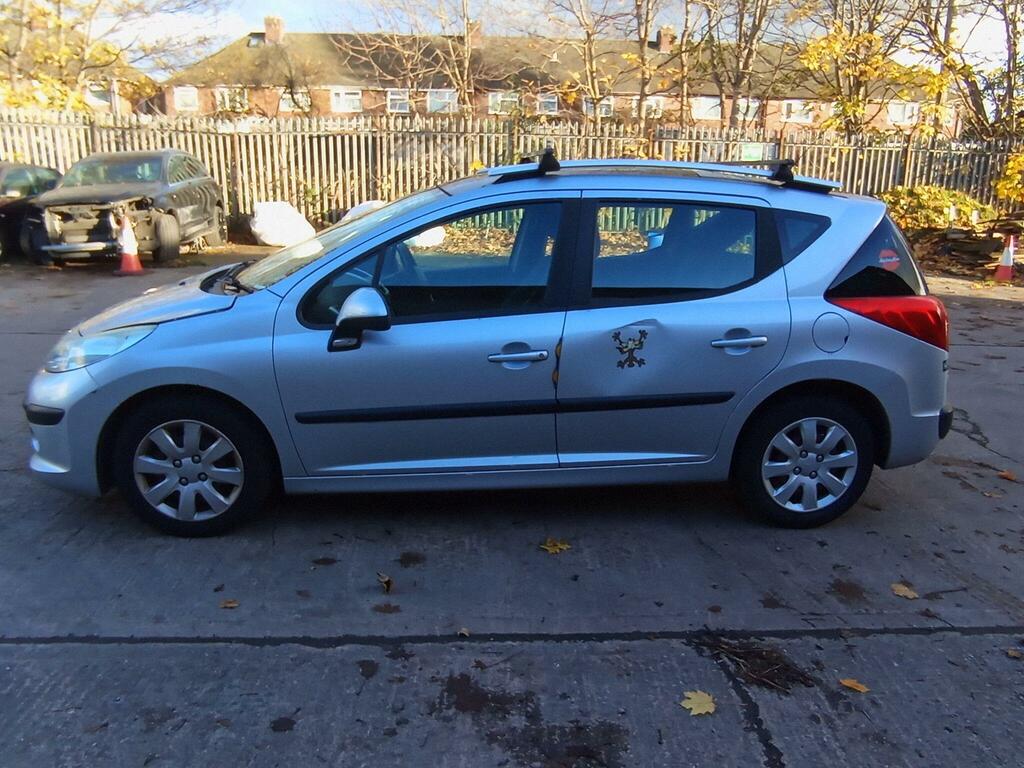 Peugeot 207 SW 1.4 Vti S Silver #4