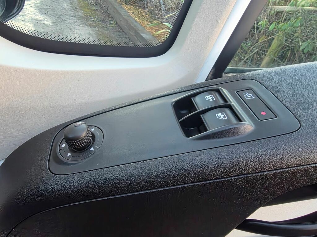 Citroen Relay 2.0 Bluehdi 35 Chassis Cab L2 Eu White