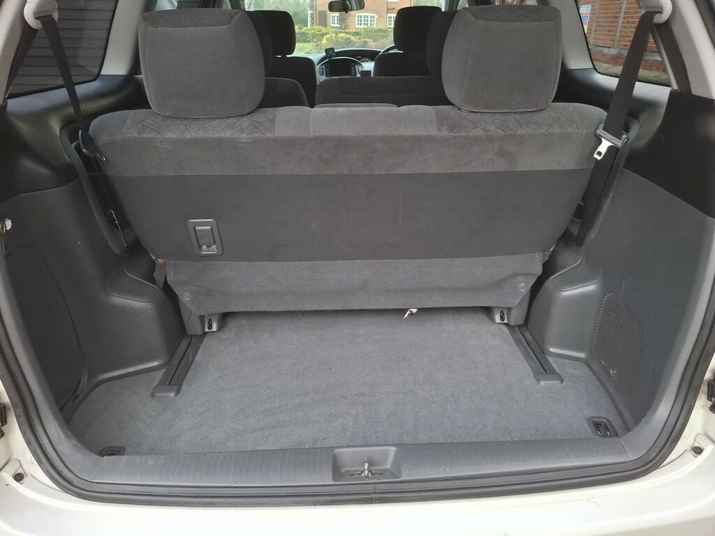 Toyota Estima Mpv Red #16