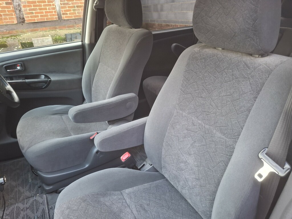 Toyota Estima Mpv Red #19