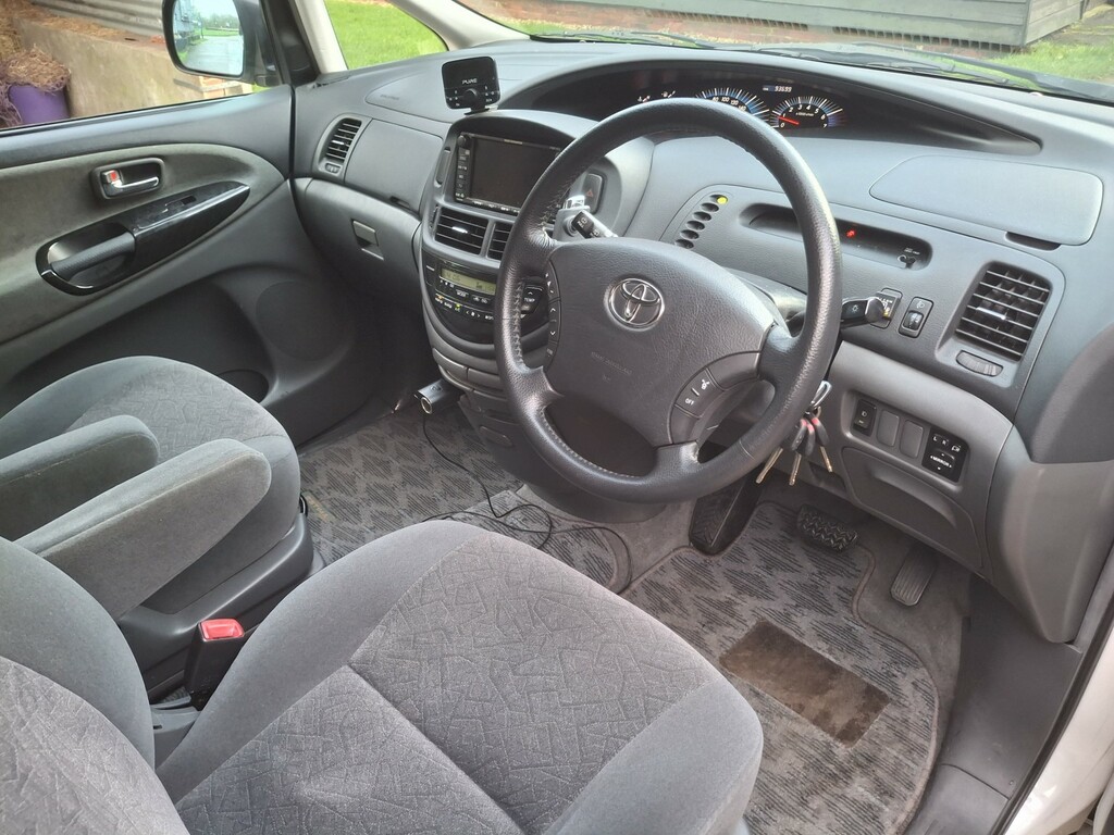 Toyota Estima Mpv Red #11