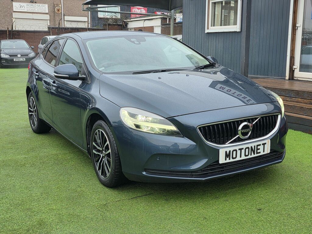 Volvo V40 2.0 T2 Momentum Edition 121 Bhp Blue