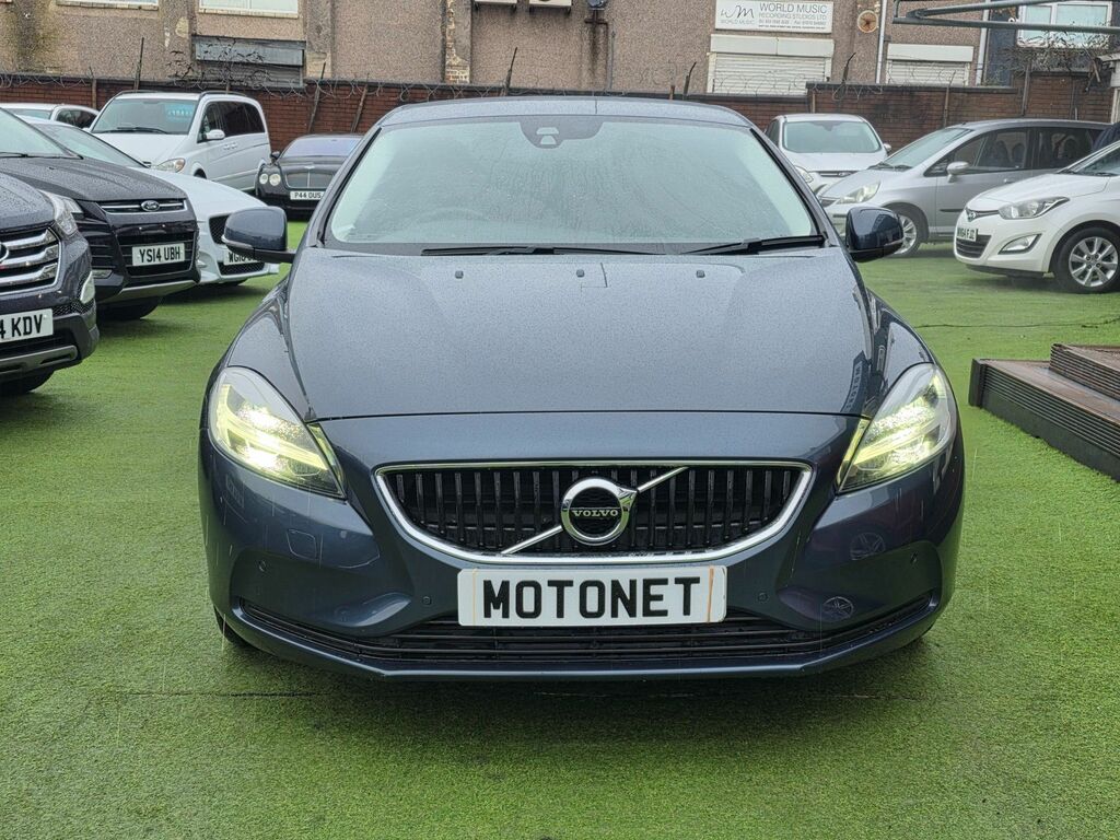 Volvo V40 2.0 T2 Momentum Edition 121 Bhp YR69MJJ Blue #4