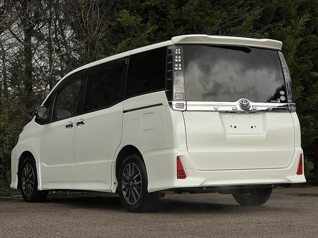 Toyota Voxy Zs Kirameki  #4