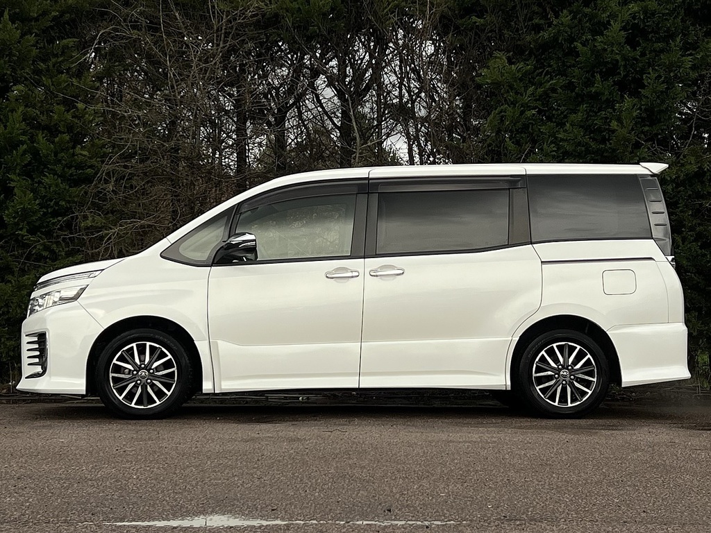 Toyota Voxy Zs Kirameki  #3