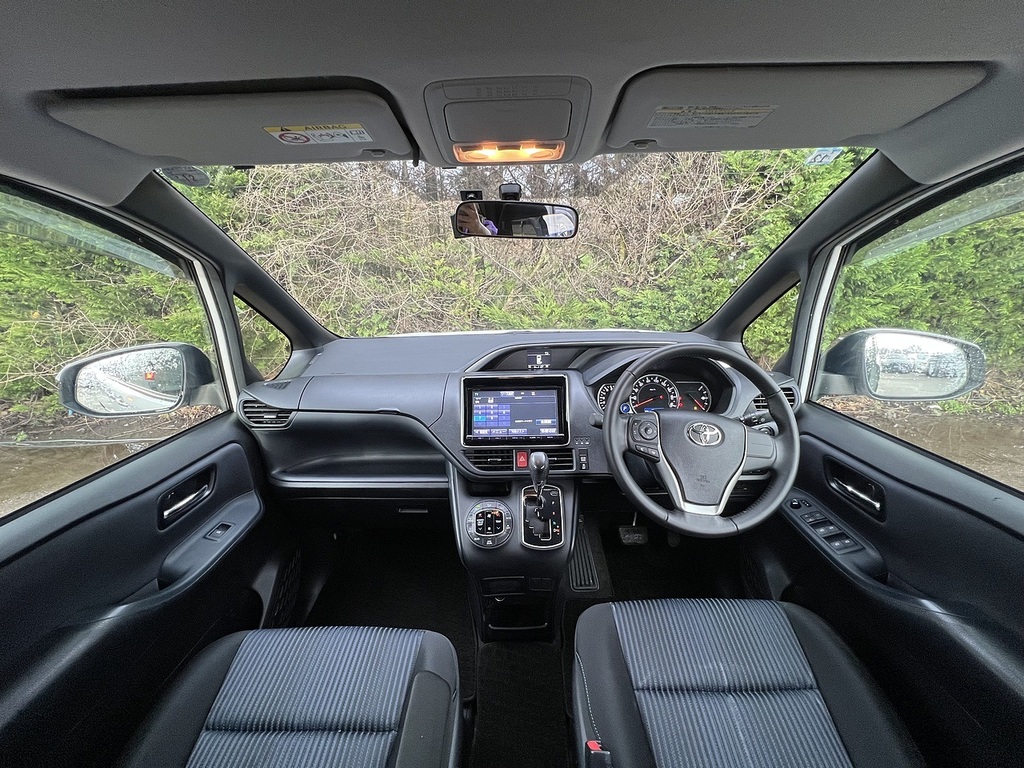 Toyota Voxy Zs Kirameki  #2