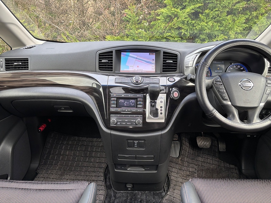 Nissan Elgrand 250 Highway Star #2