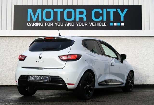 Renault Clio 1.5 Dci Dynamique S Nav Hatchback Manua White #3