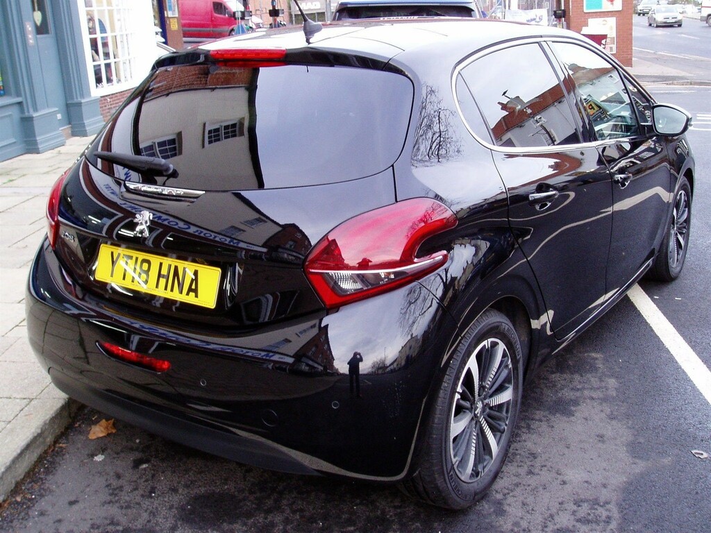 Peugeot 208 1.2 Puretech Allure Premium Euro 6 Ss  #2