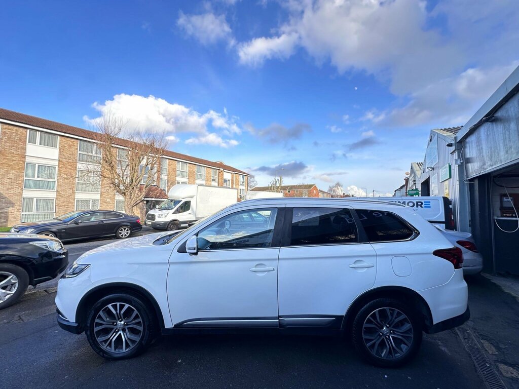 Mitsubishi Outlander 2.2 Di-d 4 4Wd Euro 6 GK68RNU White #5