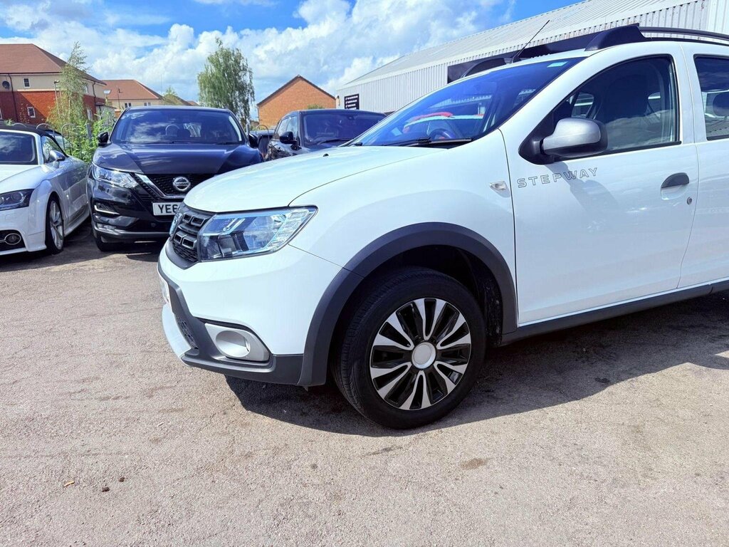 Dacia Sandero Stepway 1.5 Dci Laureate Euro 6 Ss AJ17RXL White #6