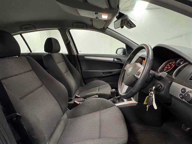 Vauxhall Astra 2008 1.8I 16V Sri Hatchback 175 Silver #3