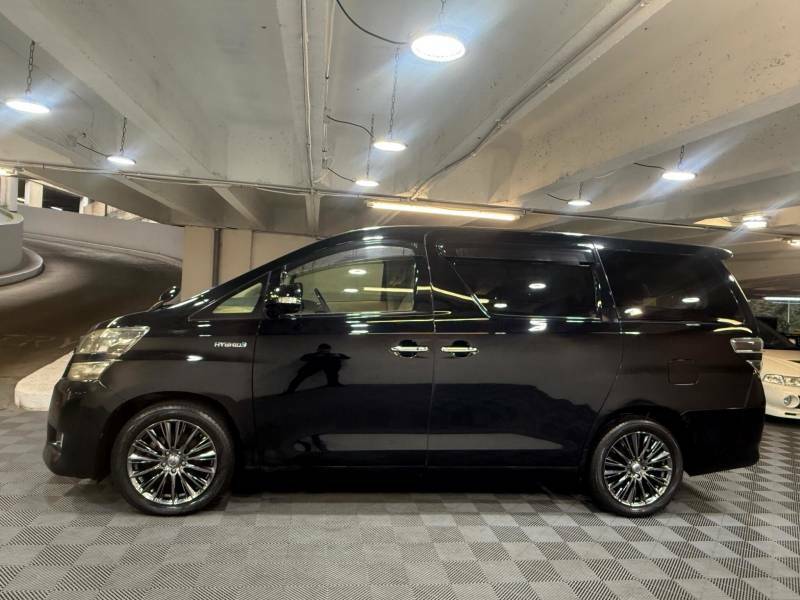 Toyota Vellfire Golden Eyes 37,000 Miles Only 37K Black #2