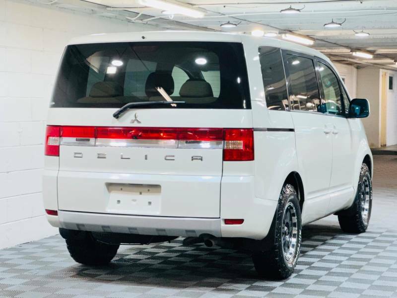 Mitsubishi Delica D5 2.0 G Power Package 4Wd 7 Seat Mivec - 2010 60 White #4
