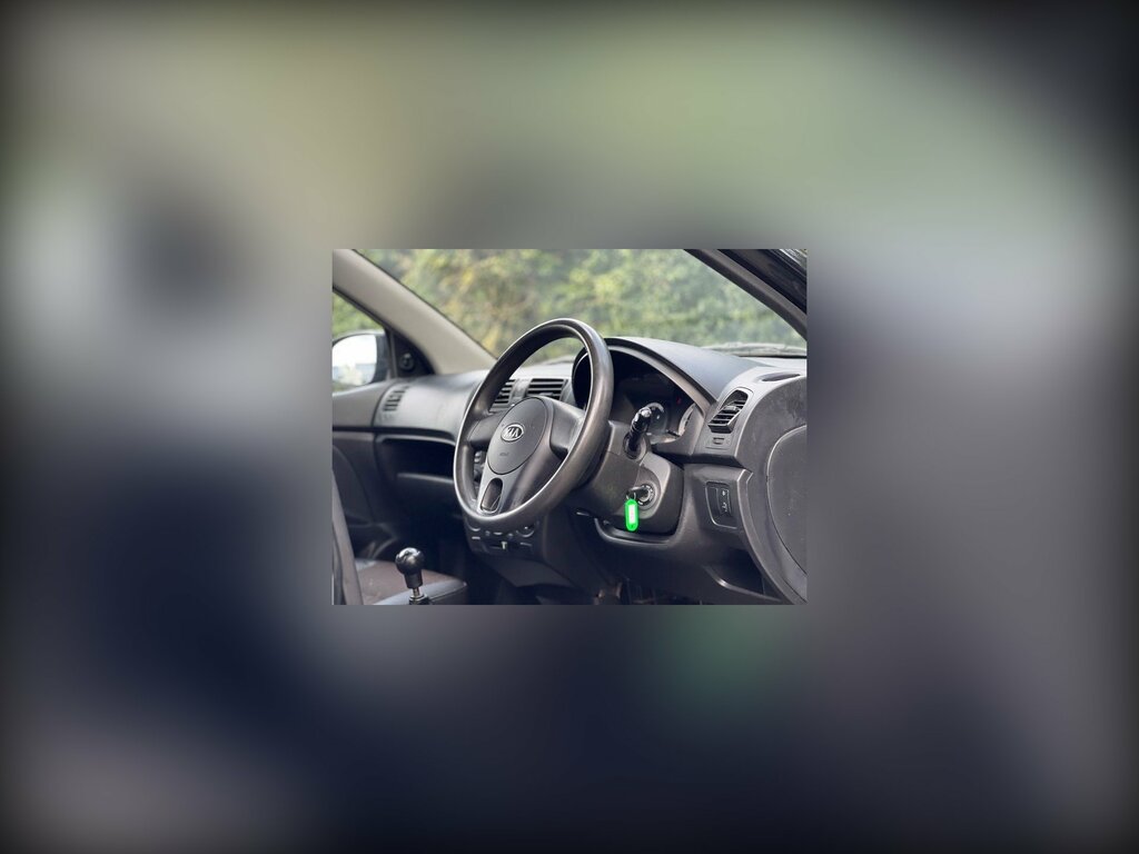 Kia Picanto 1 5-Door Black #4