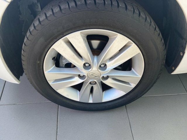 Hyundai Ix20 Style Hatchback White #3