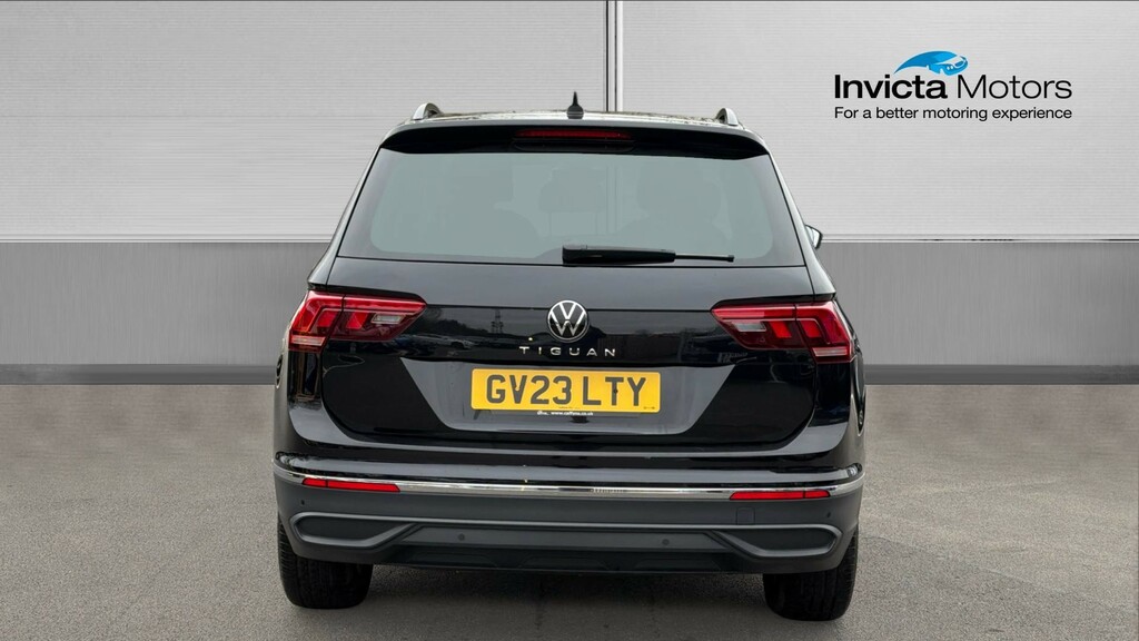 Volkswagen Tiguan Life Black #4