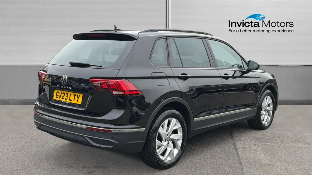 Volkswagen Tiguan Life Black #3