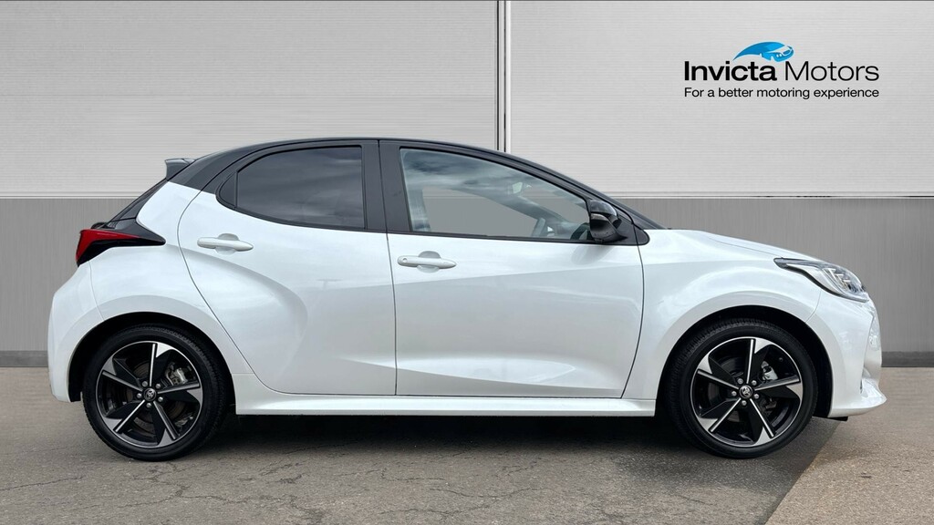 Toyota Yaris 1.5 Hybrid 130Hp Premiere Edition NA74EKD Black #2