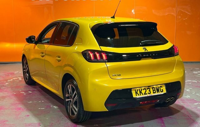 Peugeot 208 1.2 Puretech Allure Premium Hatchback KK23BWG Yellow #3