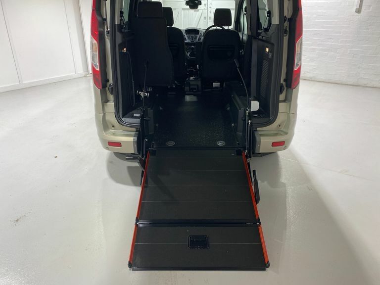 Ford Tourneo Connect 1.5 Tdci 120Ps 6 Spd Titanium 5Drwavwheelcha Silver #3