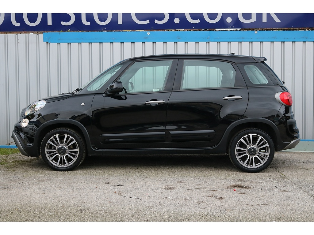 Fiat 500L Cross PF69VAA Black #4