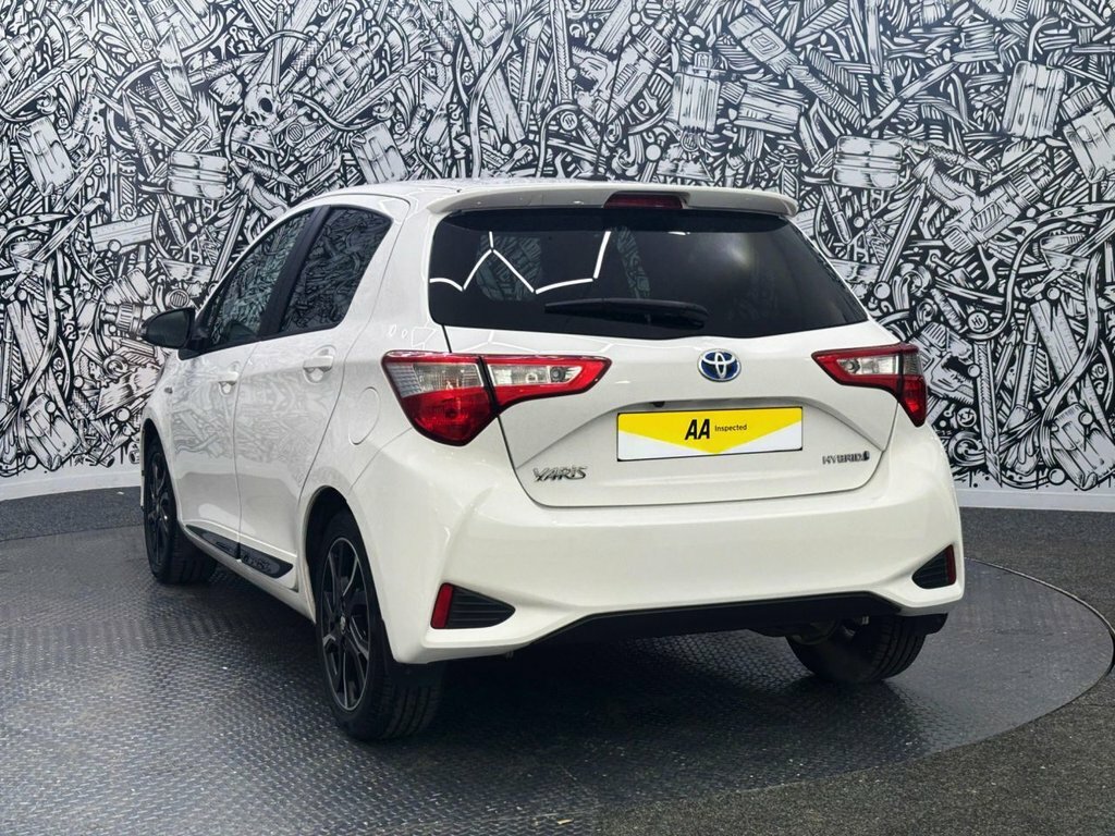 Toyota Yaris 1.5L Design FL68LXT White #6