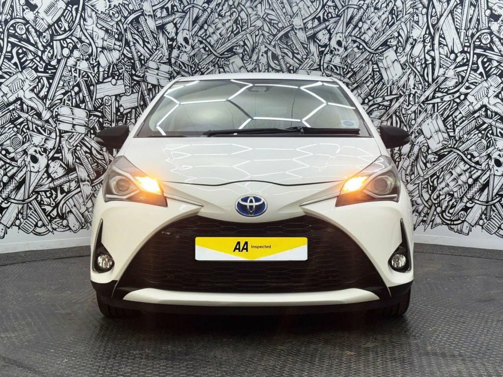 Toyota Yaris 1.5L Design FL68LXT White #3