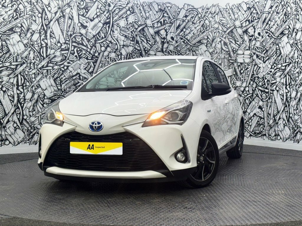 Toyota Yaris 1.5L Design FL68LXT White #4