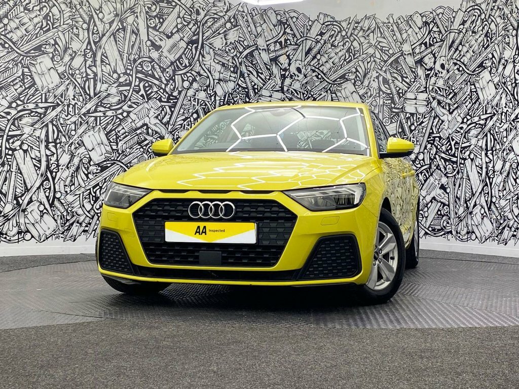 Audi A1 1L Technik RV21VRJ Yellow #4