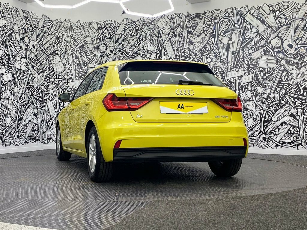 Audi A1 1L Technik RV21VRJ Yellow #6