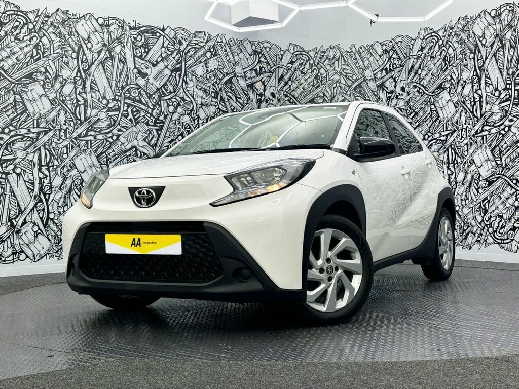 Toyota Aygo X 1L Pure LS72XEW White #5
