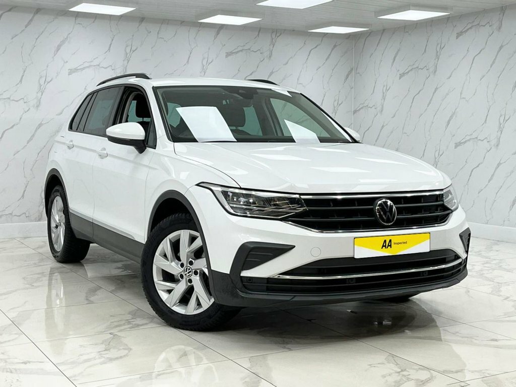 Volkswagen Tiguan 1.5L Life VN72HJV White #4