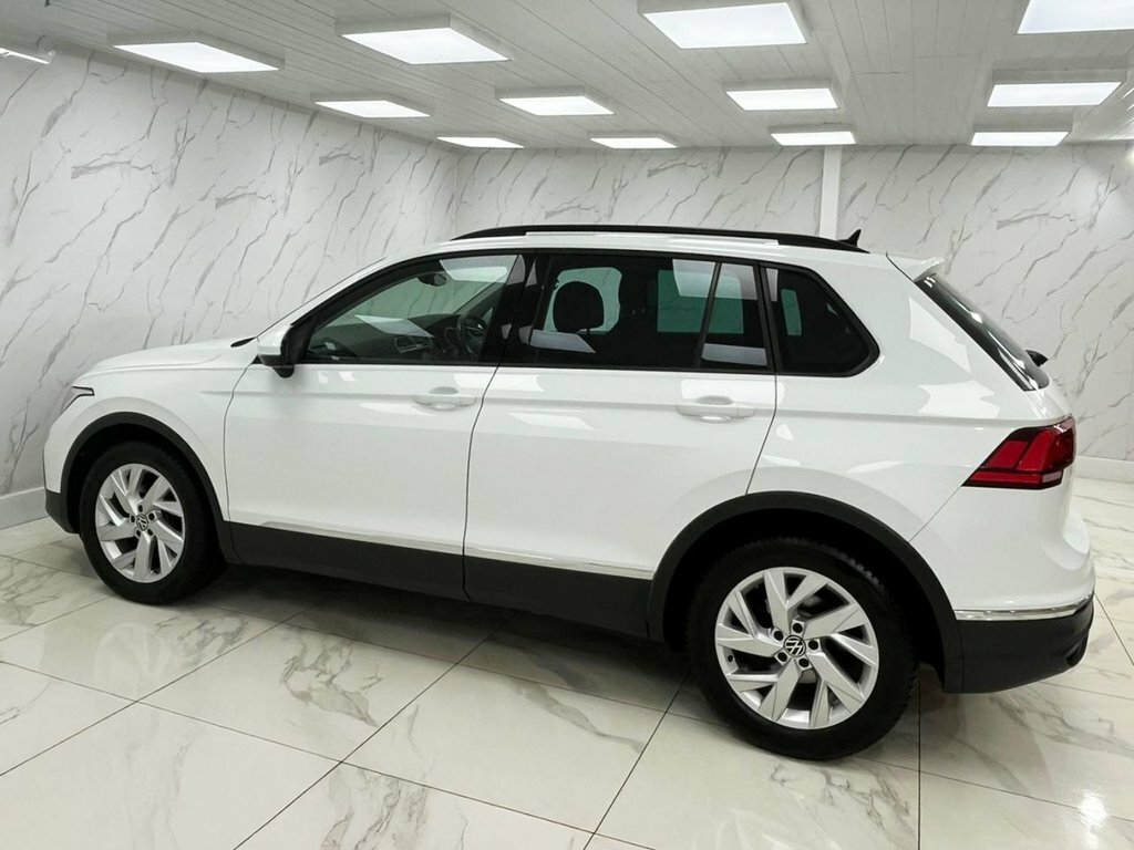 Volkswagen Tiguan 1.5L Life VN72HJV White #6