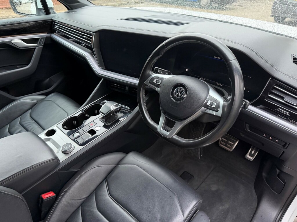Volkswagen Touareg 3.0 Tdi V6 R-line Tiptronic 4Motion Euro 6 Ss 5 HG18WLF White #4