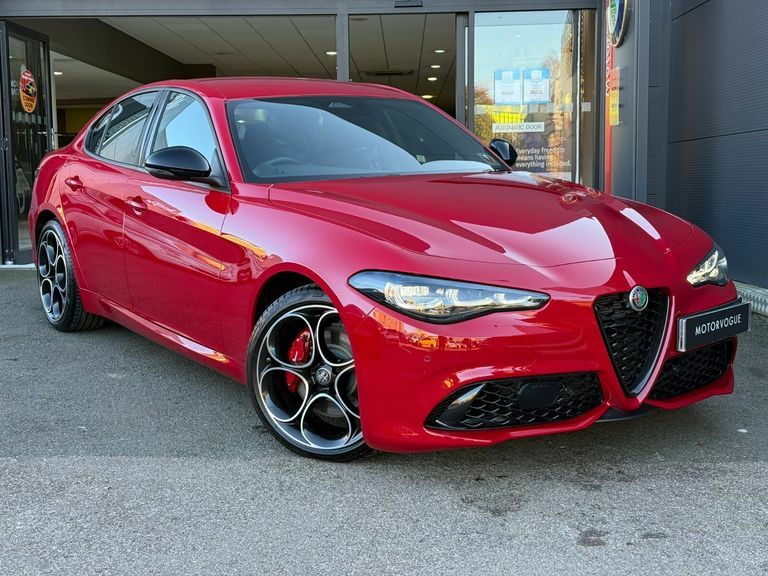 Alfa Romeo Giulia 2.0 Turbo Sprint Red