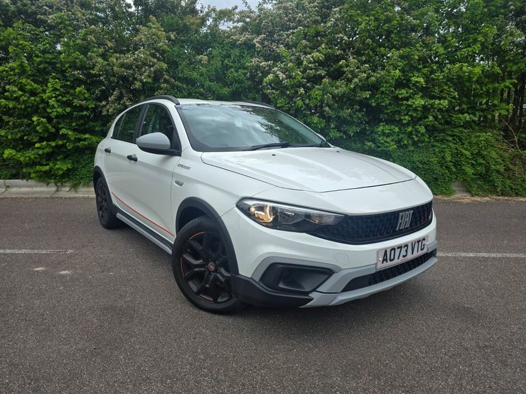 Fiat Tipo 1.5 Hybrid 48V Cross Garmin Ddct White
