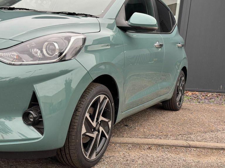 Hyundai I10 1.2 79 Premium Nav Green #6
