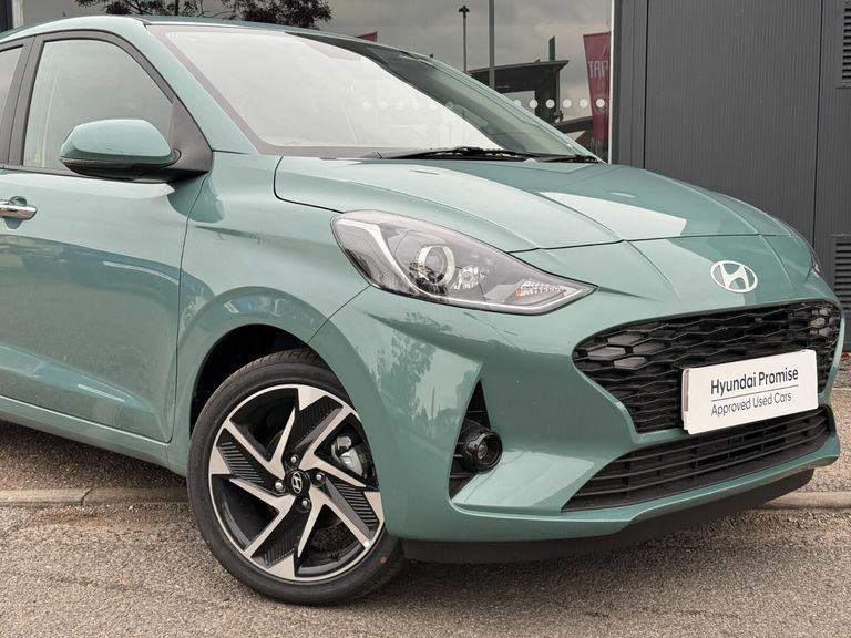 Hyundai I10 1.2 79 Premium Nav Green #2