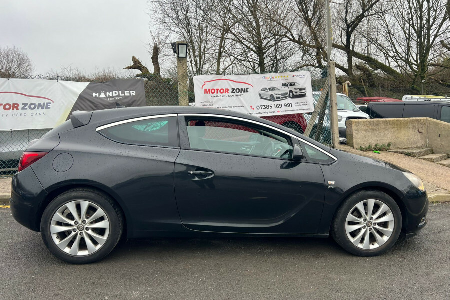Vauxhall Astra GTC Diesel Black #4