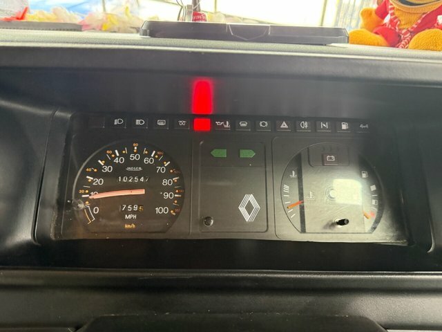 Renault Trafic Hds Camper H631UWB Red #3
