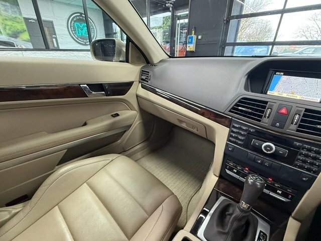 Mercedes-Benz E Class 1.8 E250 Cgi Blueefficiency Se Coupe Ti PX59HLU Beige #2