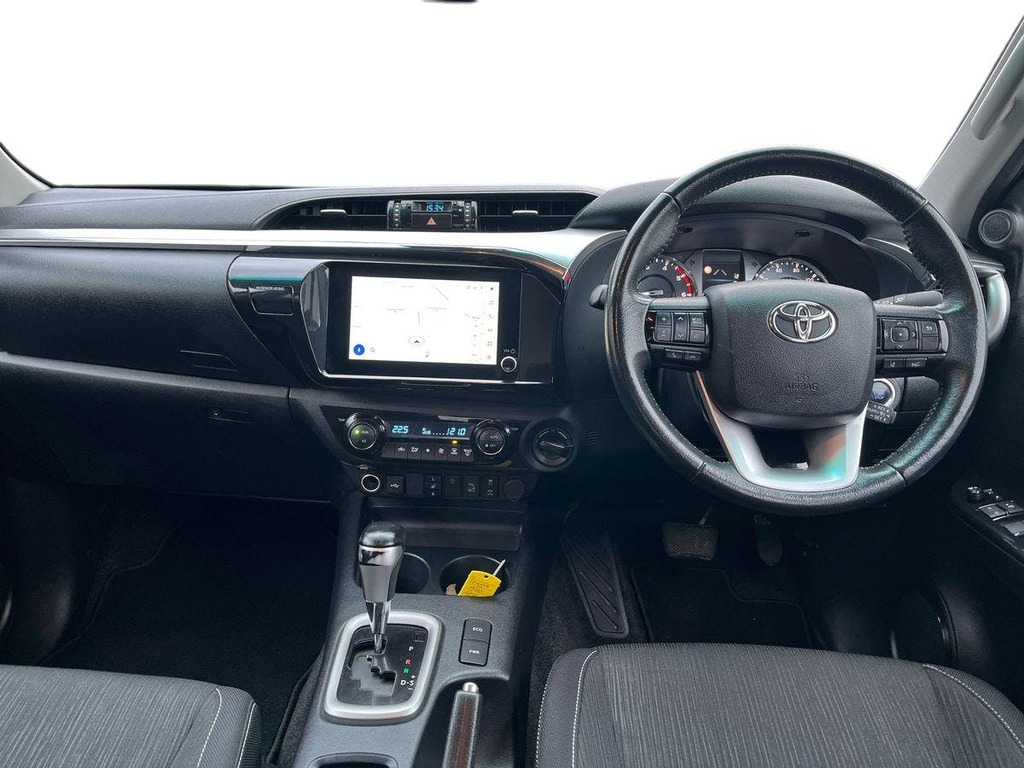 Toyota HILUX 2.4 D Invincible Pickup Double Cab A FP74VVA Grey #6