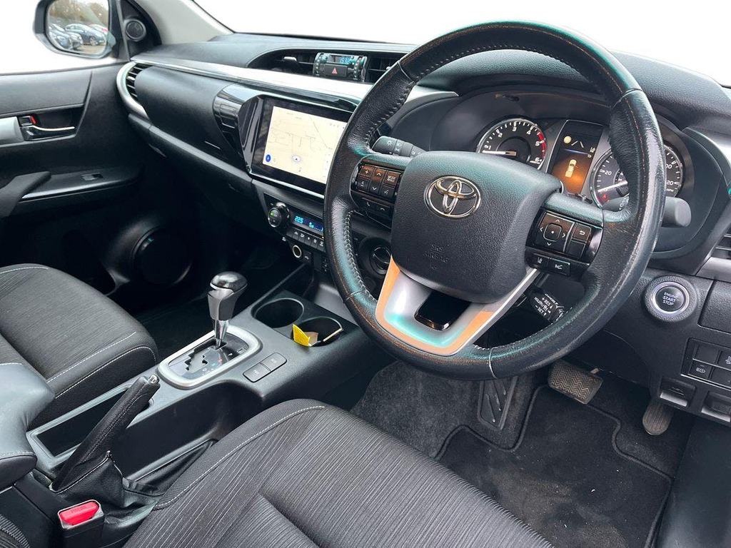 Toyota HILUX 2.4 D Invincible Pickup Double Cab A FP74VVA Grey #5