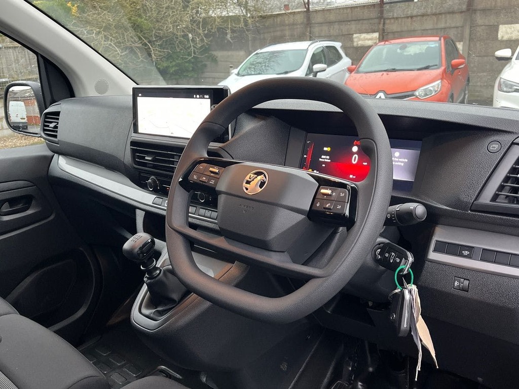 Vauxhall Vivaro Pro M DP75RGU White #5