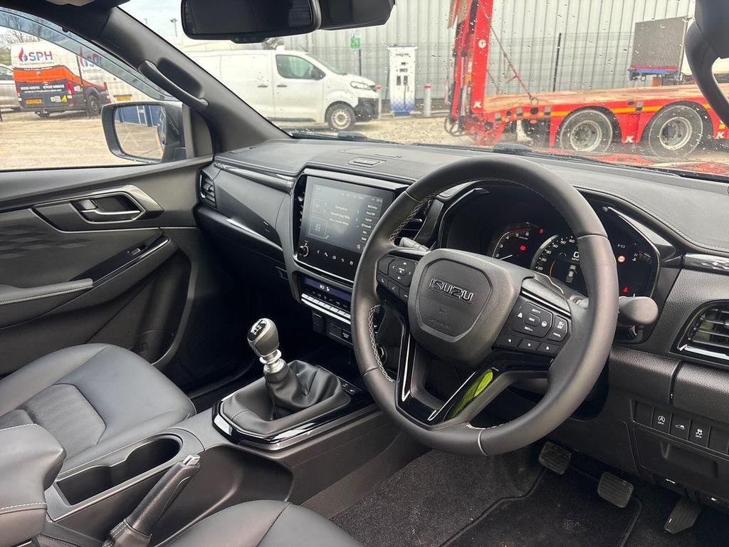 Isuzu D-Max 1.9 V-cross Double Cab 4 X4 FG75XMX Black #5