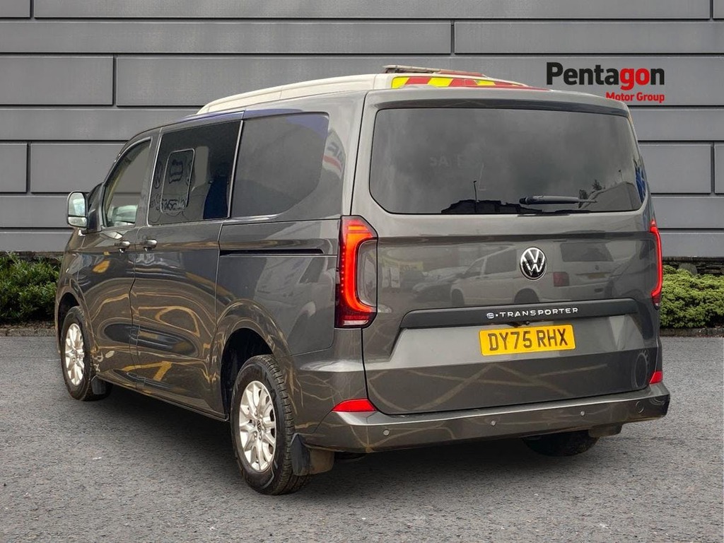 Volkswagen E-Transporter T32 65Kwh Commerce Pro Kombi Double Cab Electr DY75RHX Red #2