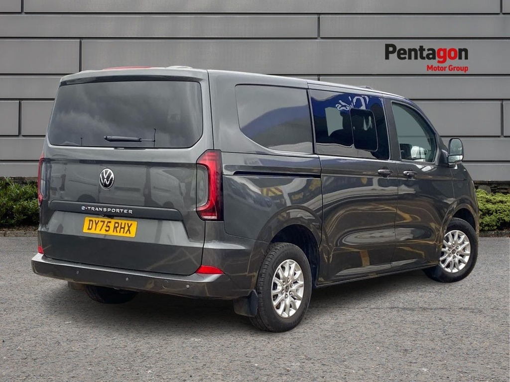 Volkswagen E-Transporter T32 65Kwh Commerce Pro Kombi Double Cab Electr DY75RHX Red #4