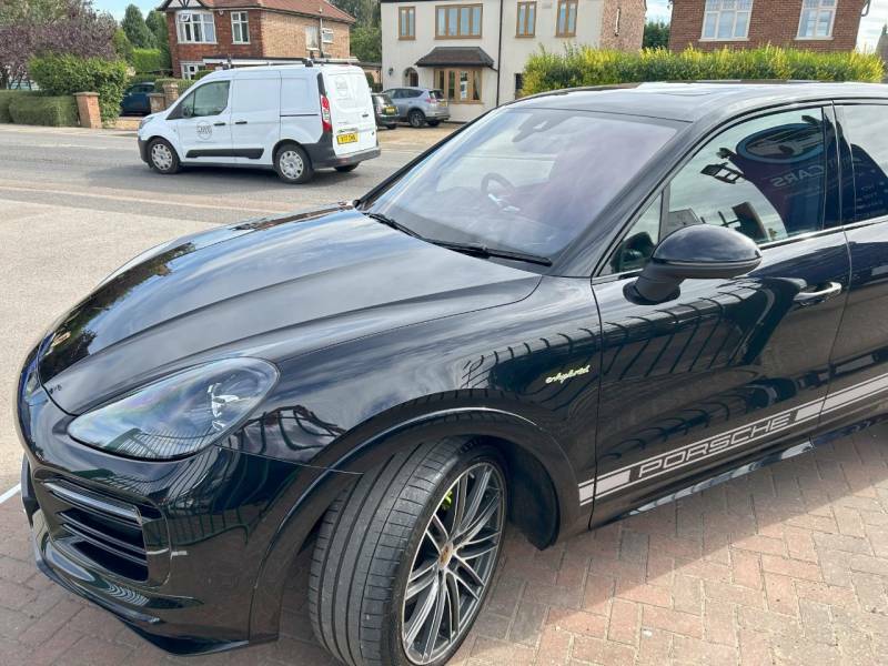 Porsche Cayenne E-hybrid Tiptronic S - 2020 69 AJ69VMG Black #4